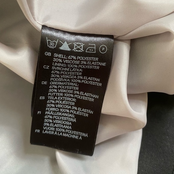 H&M Black Blazer with a Ruffled Bottom and Gold Buttons Size 2 - Picture 8 of 9